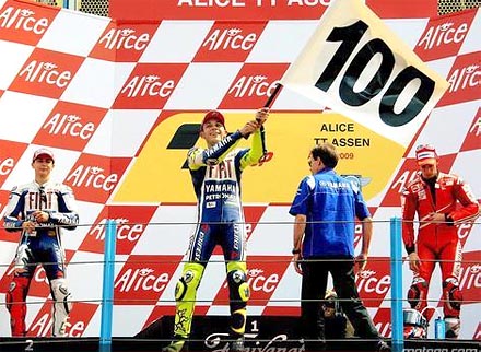 MotoGP: Assen: Rossi-jeva stota pobeda!