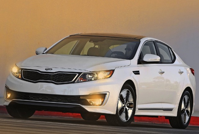 11kia_optima_hybrid_1.jpg