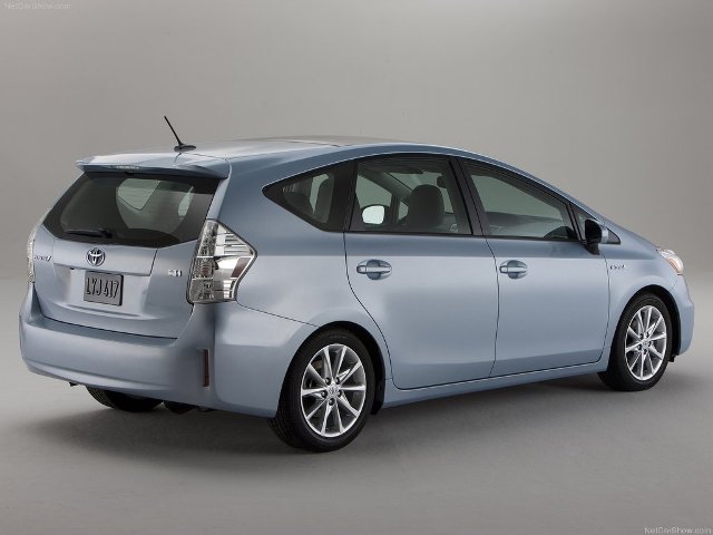 12toyota_prius_v_2.jpg