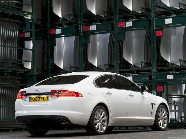 12jaguar_xf_2.jpg