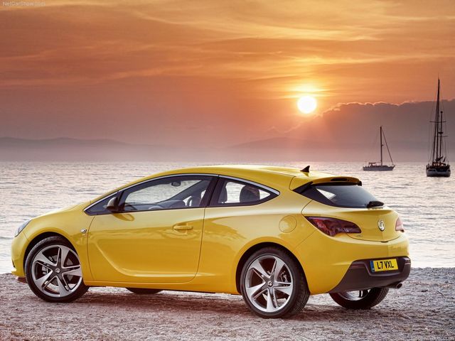 12vauxhall_astra_gtc_2.jpg