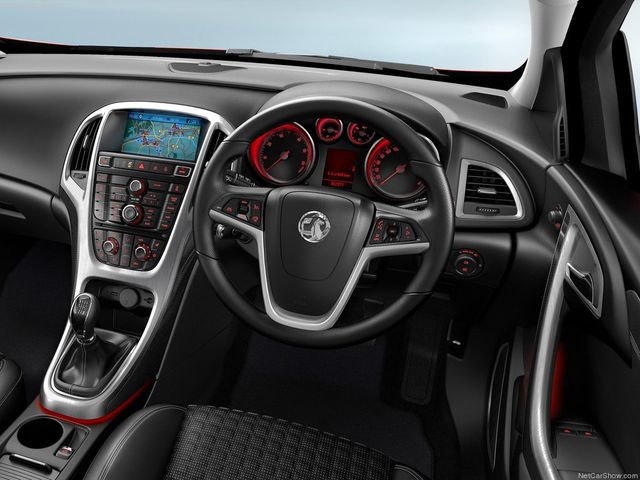 12vauxhall_astra_gtc_3.jpg