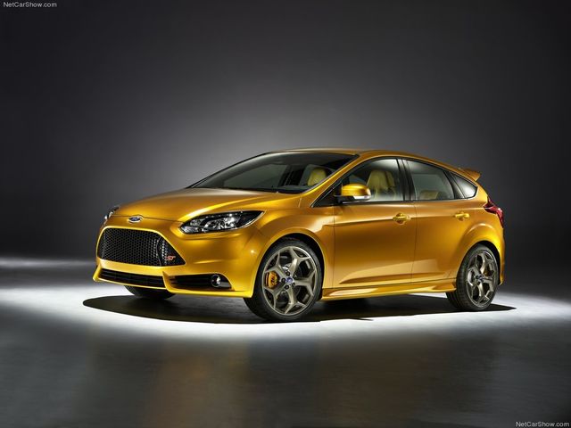 12ford_focus_st_1.jpg