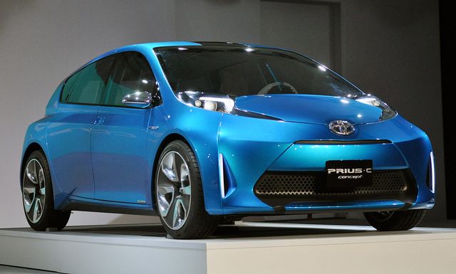 11toyota_priusc_2.jpg