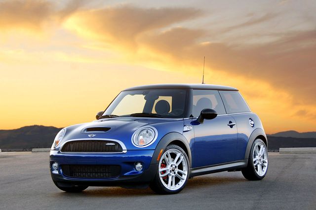 08mini_coopers_1.jpg