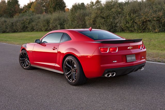 11sema_chevrolet_camarozl1_2.jpg