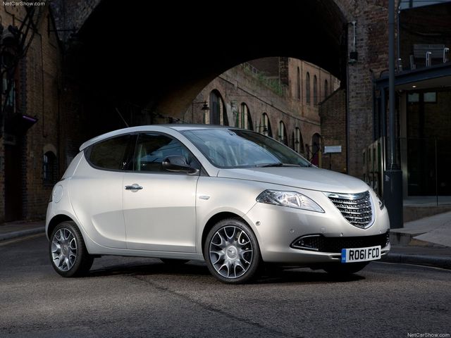 12chrysler_ypsilon_1.jpg