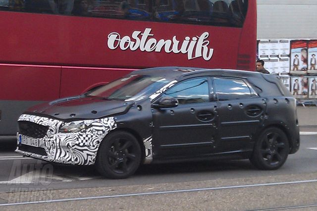 12volvo_v30_1.jpg