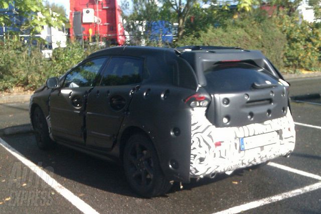 12volvo_v30_2.jpg