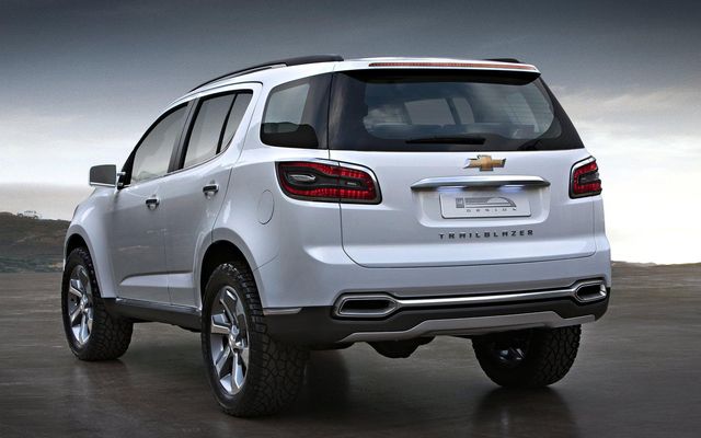12chevrolet_trailblazer_2.jpg