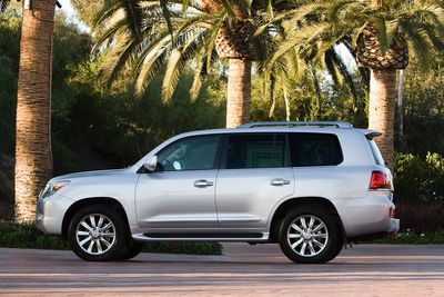 11lexus_lx_0.jpg