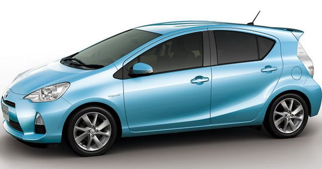 11toyota_aqua_1.jpg