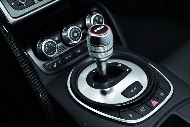 12audi_r8_2.jpg