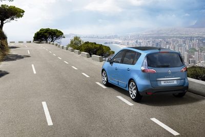 12renault_scenic_0.jpg