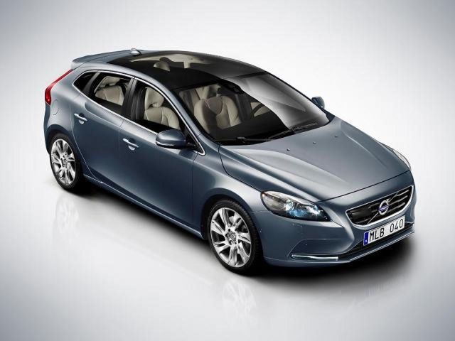 13volvo_v40_1.jpg
