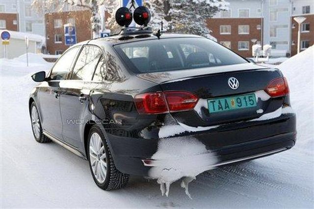 13vw_jetta_hybrid_2.jpg