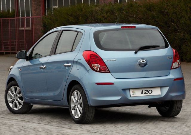 12hyndai_i201.jpg