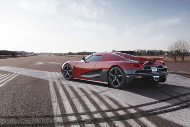 12koenigsegg_agerar4.jpg
