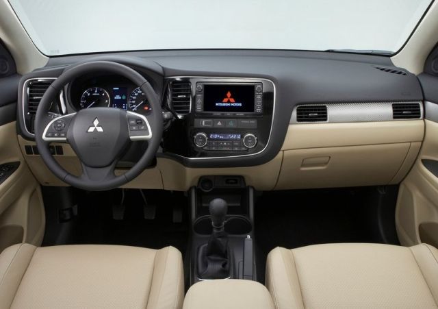 12mitsubishi_outlander3.jpg