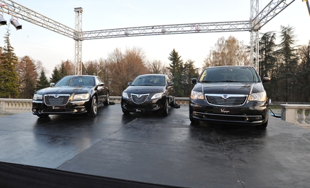 lancia_thema_ypsilon_i_voyager_1.jpg