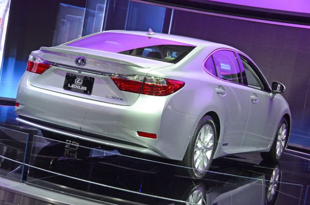 12lexus_es2.jpg