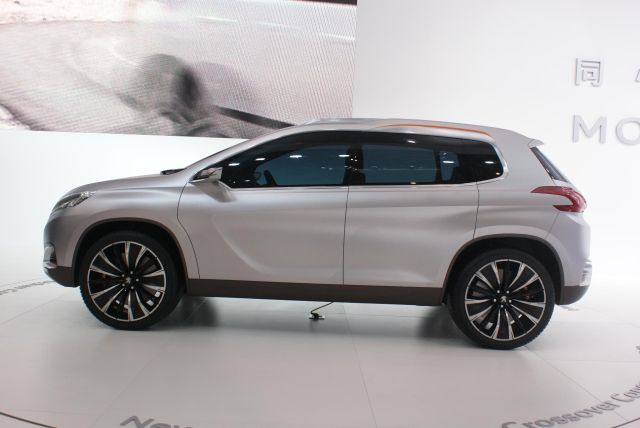 12peugeot_urbancrossover7.jpg