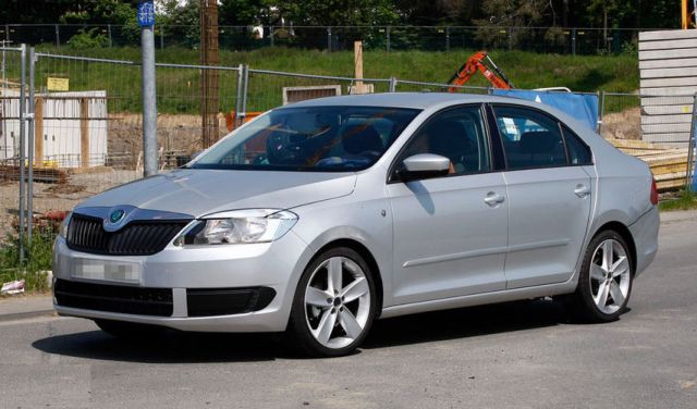 12skoda_rapid4.jpg