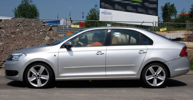 12skoda_rapid5.jpg