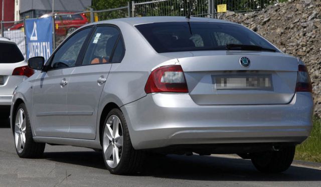 12skoda_rapid6.jpg