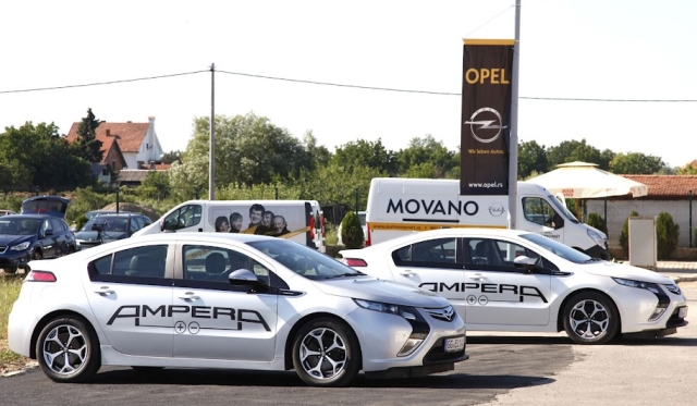 12opel_ampera.jpg