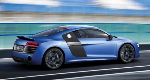 12audi_r84.jpg