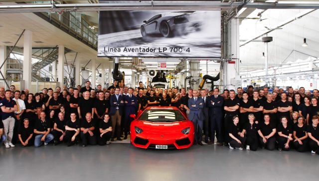 12lamborghini_aventador10001.jpg