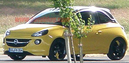 12opel_adam0.jpg