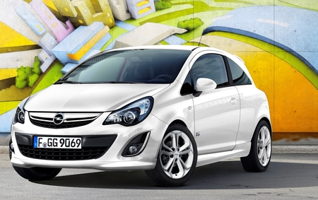 opel_corsa_all_black_and_all_white_01.jpg