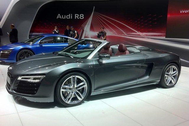 12audi_r812.jpg