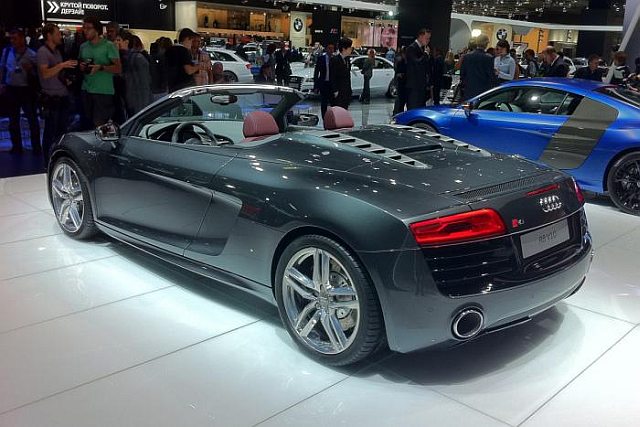 12audi_r813.jpg