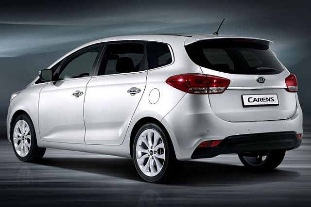 12kia_carens2.jpg