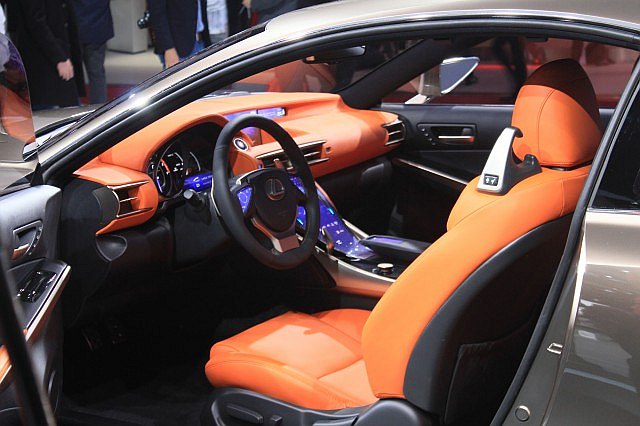12lexus_lfcc6.jpg