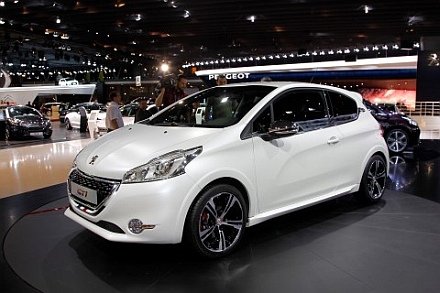 12peugeot_208gti0.jpg