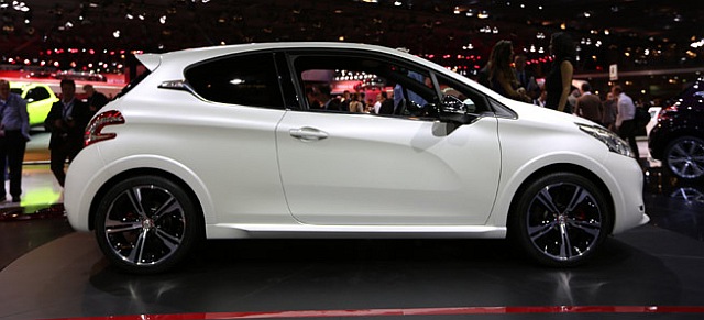 12peugeot_208gti2.jpg