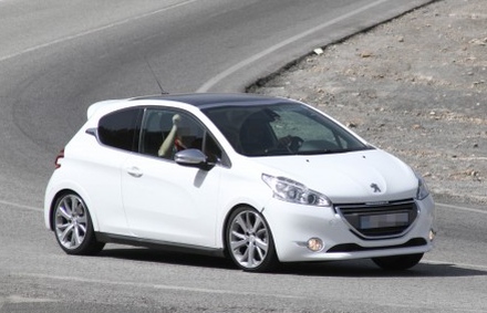 12peugeot_208gtitest0.jpg