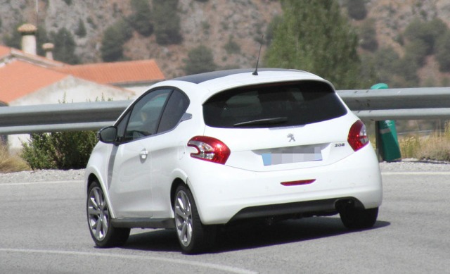 12peugeot_208gtitest1.jpg 12peugeot_208gtitest1.jpg