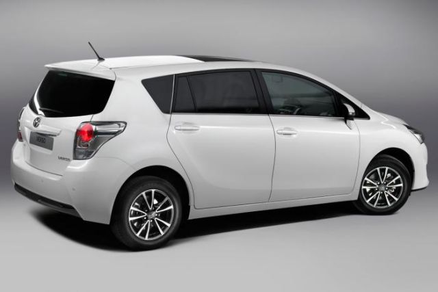 12toyota_verso1.jpg