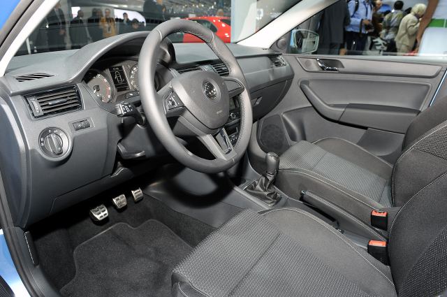 12skoda_rapid10.jpg