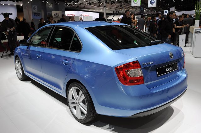 12skoda_rapid8.jpg
