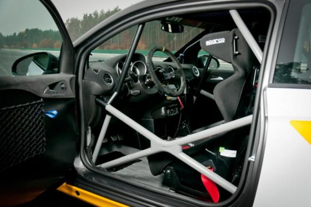 12opel_adamreli3.jpg