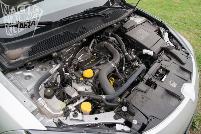 12renault_megane4.jpg