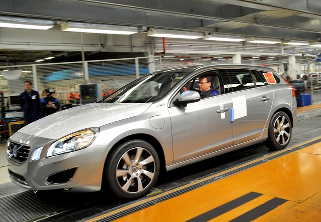 volvo_v60_plug-in_hybrid_production_46798_1_5.jpg