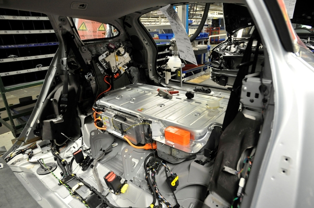 volvo_v60_plug-in_hybrid_production_46803_1_5.jpg
