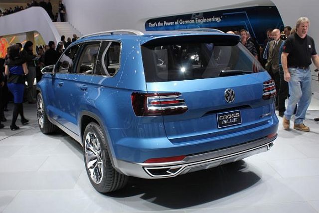 13volkswagen_crossblue1.jpg